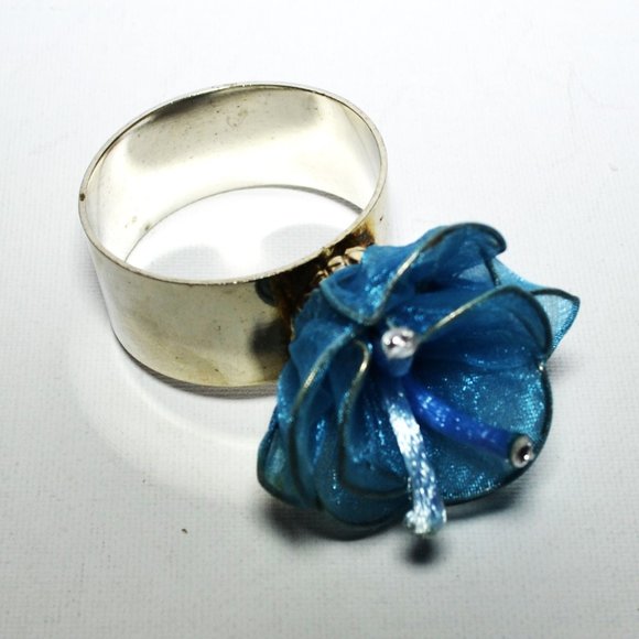 Set Of 8 Silver Tone Napkin Rings With Blue Flowers Dining Accessories - Picture 4 of 6